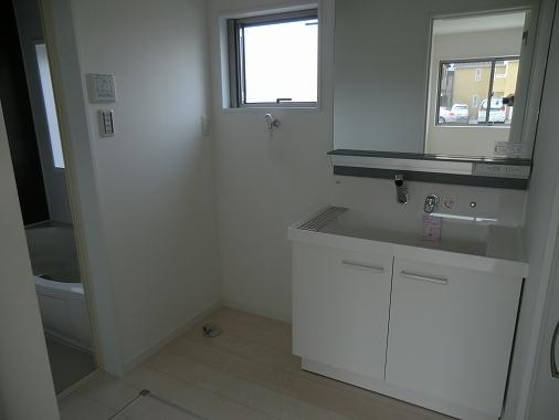 Wash basin, toilet. Wash basin