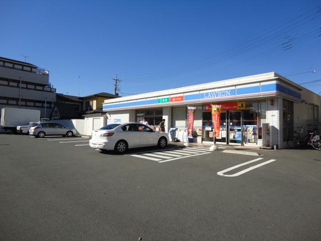 Convenience store. 200m to Lawson