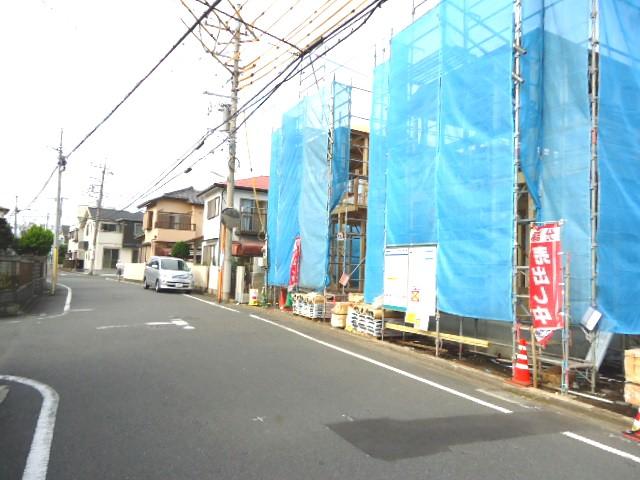 Local photos, including front road. Adjacent road
