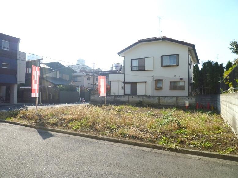 Local photos, including front road. Local (12 May 2013) Shooting