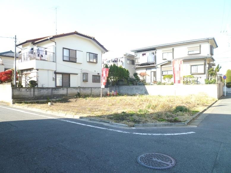 Local photos, including front road. Local (12 May 2013) Shooting