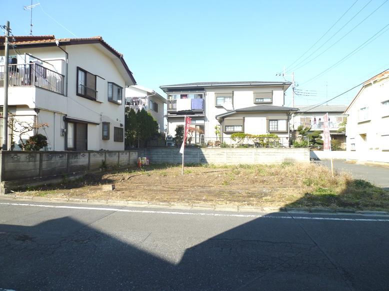 Local photos, including front road. Local (12 May 2013) Shooting