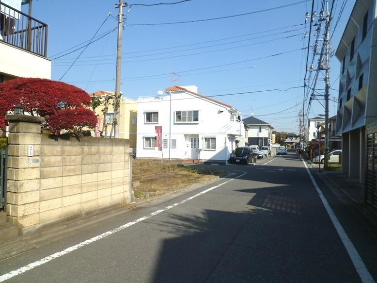 Local photos, including front road. Local (12 May 2013) Shooting