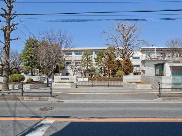Primary school. 550m until Taniguchi stand elementary school