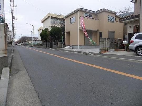 Local photos, including front road. Frontal road