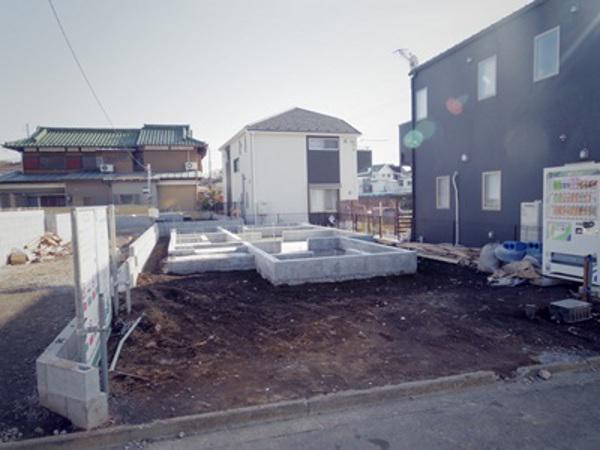 Local photos, including front road. Local (12 May 2013) Shooting