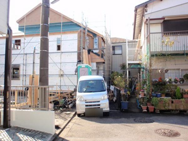 Local photos, including front road. Local (11 May 2013) Shooting