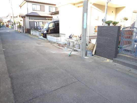 Local photos, including front road. Frontal road