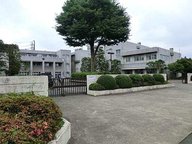 Junior high school. Since Donglin until junior high school even 800m junior high school can attend school in a safe way, It is also safe for children ☆