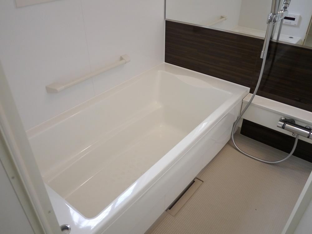 Same specifications photo (bathroom). Air Heating drying with unit bus