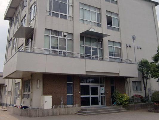 Junior high school. 1200m to municipal Taniguchi junior high school