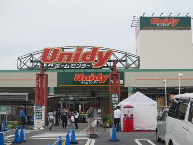 Home center. It is possible to correspond to every scene there is also a 200m large home centers to Yunidi.