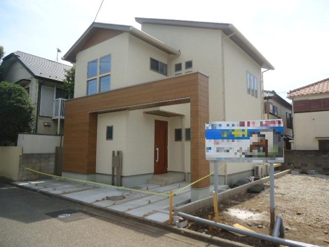 Local appearance photo. Imposing the completion of the sale local. Local (August 2013) Shooting