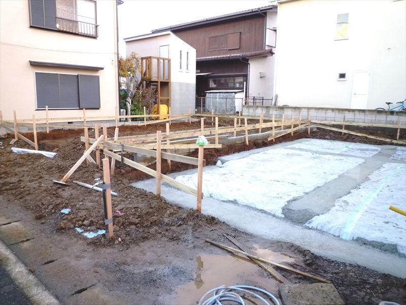 Local photos, including front road. Local (12 May 2013) Shooting