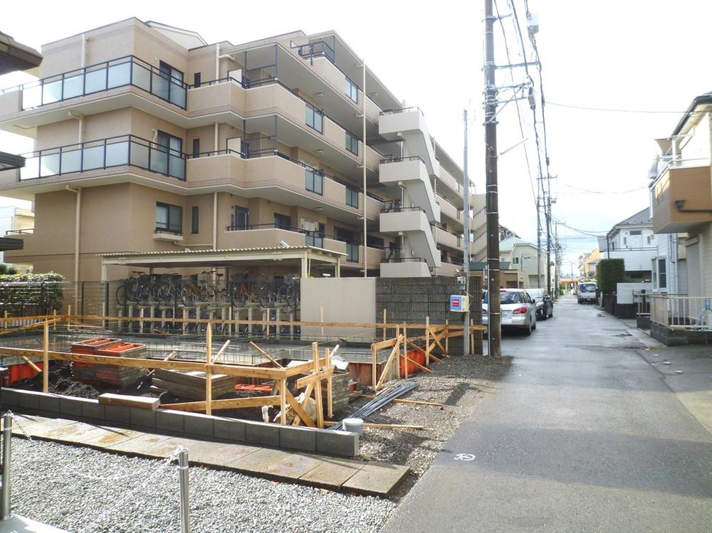 Local photos, including front road. Local (12 May 2013) Shooting