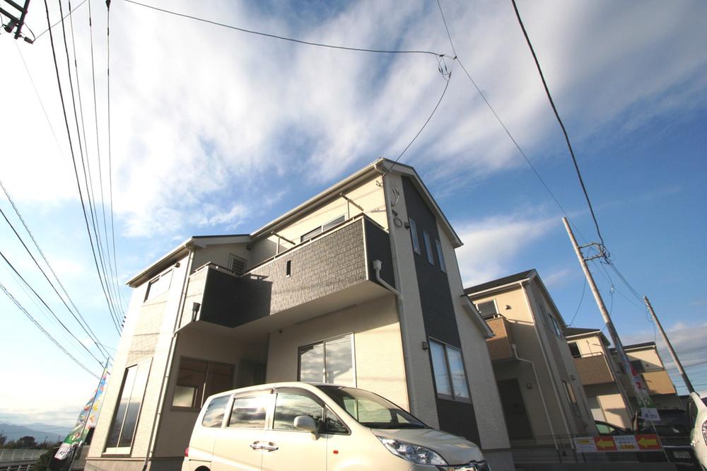 Local appearance photo. Local (12 May 2013) Shooting