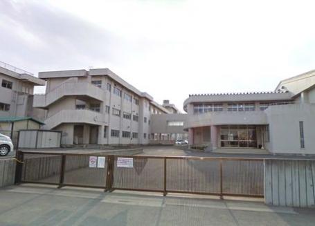 Junior high school. Sobudai 1520m until junior high school