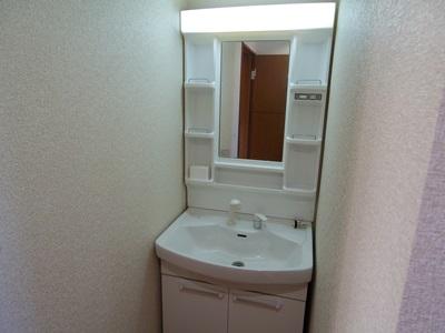 Wash basin, toilet. 1 Building Indoor (11 May 2013) Shooting