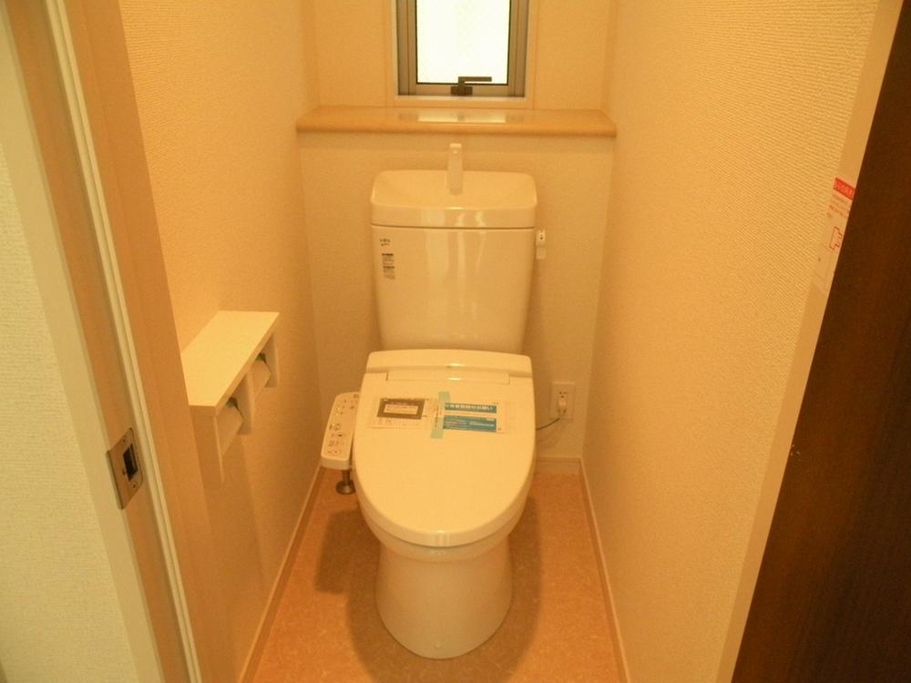 Toilet. Indoor (11 May 2013) Shooting