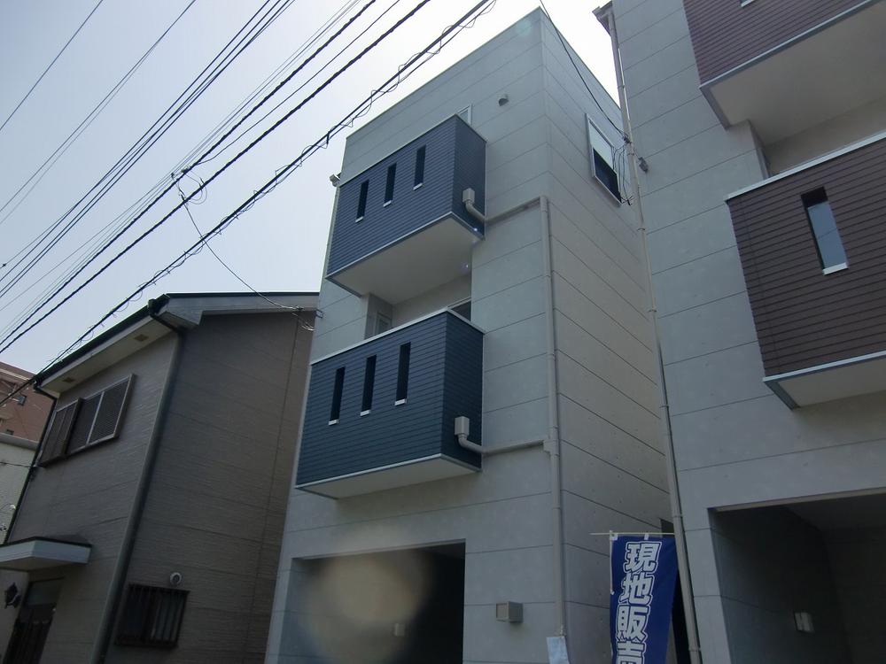 Local appearance photo. Building 2