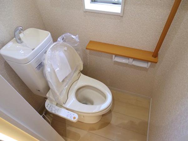 Toilet. Indoor (12 May 2013) Shooting