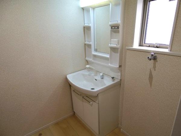 Wash basin, toilet. Indoor (12 May 2013) Shooting