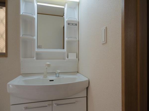 Wash basin, toilet. Building 2 Indoor (12 May 2013) Shooting