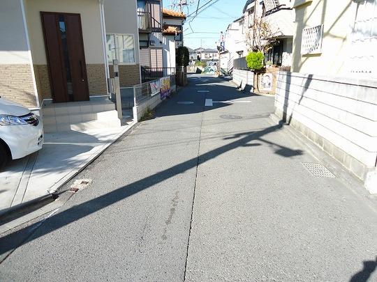 Local photos, including front road. Frontal road