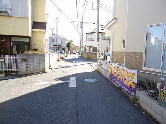 Local photos, including front road. Frontal road