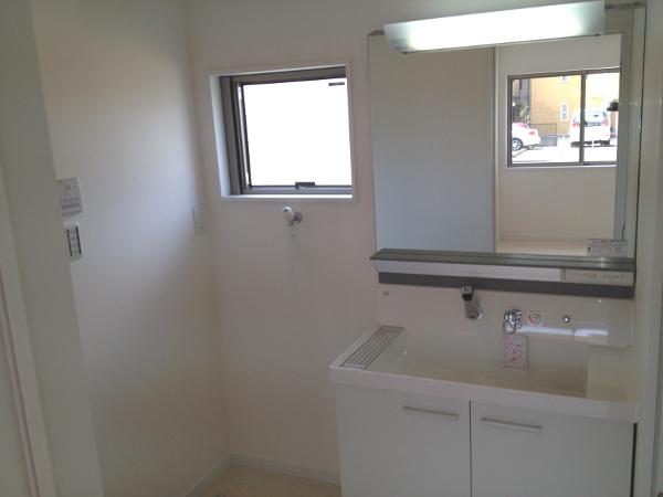 Wash basin, toilet. Indoor (10 May 2013) Shooting