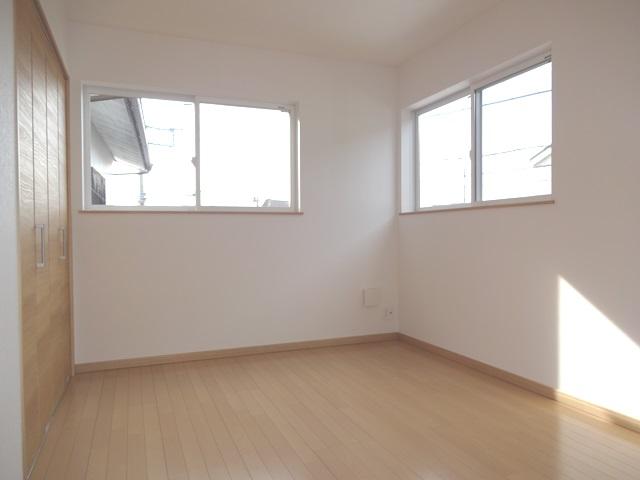 Non-living room. 1 Building Two-sided lighting Western-style