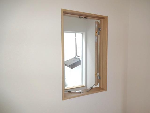 Other introspection. 1 Building The window of the atrium from Western-style