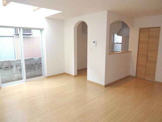 Living. Building 2 living