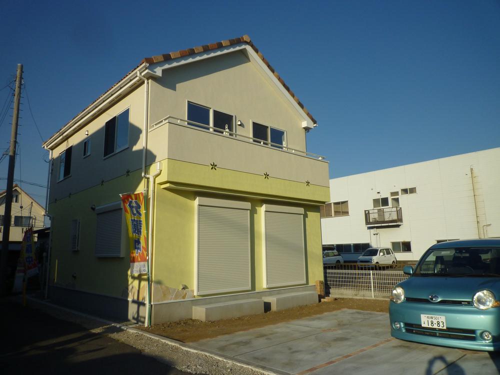 Local appearance photo. No sunny south side building