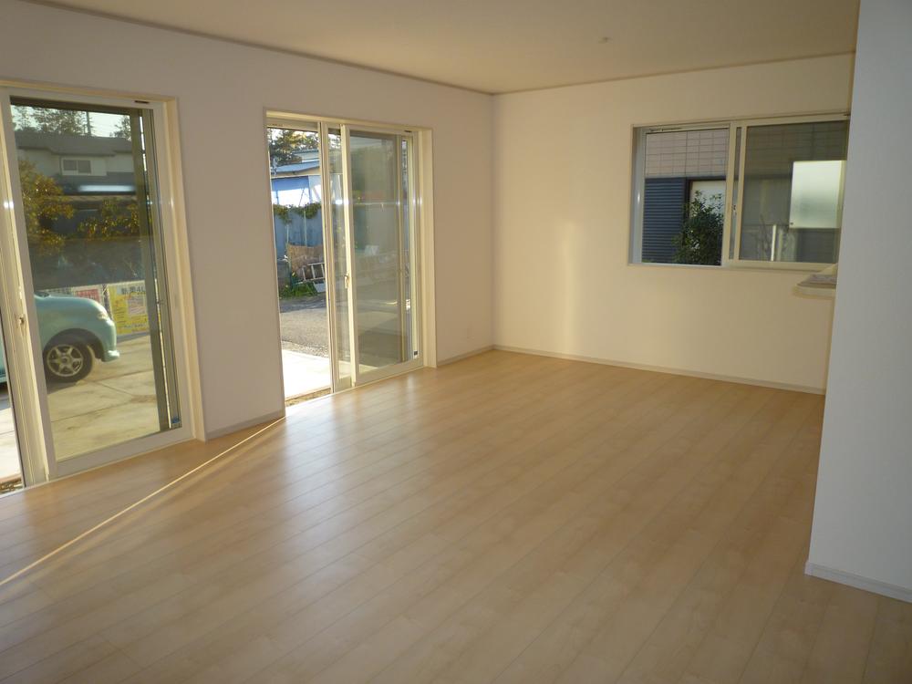 Living. Spacious LDK about 19 Pledge down light 4-lamp