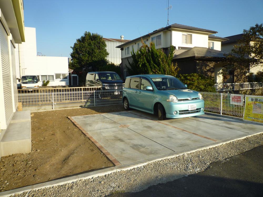 Garden. Parallel car two possible parking