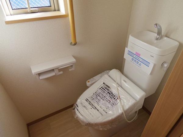 Toilet. Indoor (11 May 2013) Shooting