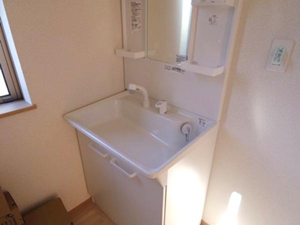 Wash basin, toilet. Indoor (11 May 2013) Shooting