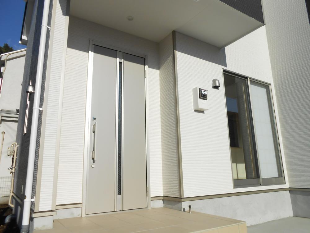 Entrance. Local (12 May 2013) Shooting