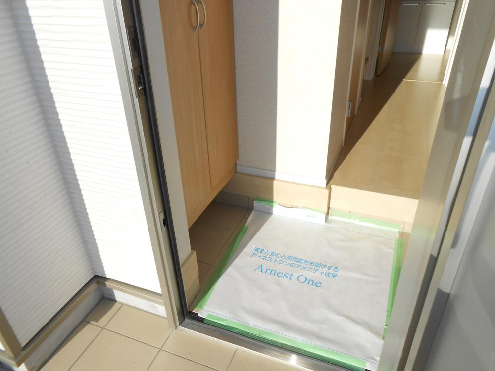 Entrance. Local (12 May 2013) Shooting