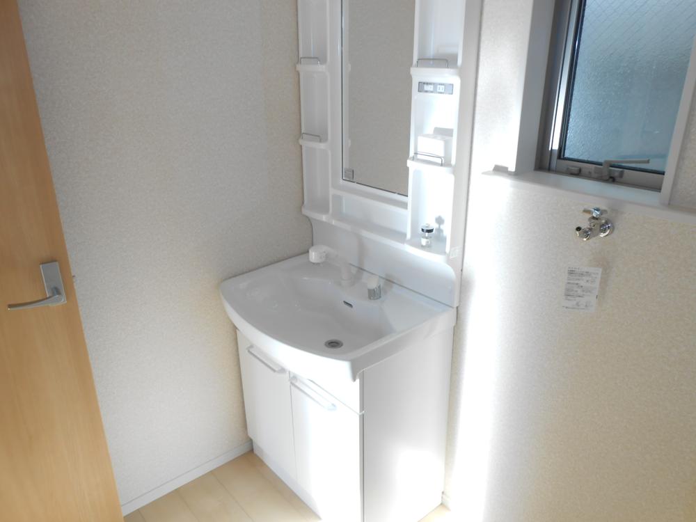 Wash basin, toilet. Indoor (12 May 2013) Shooting