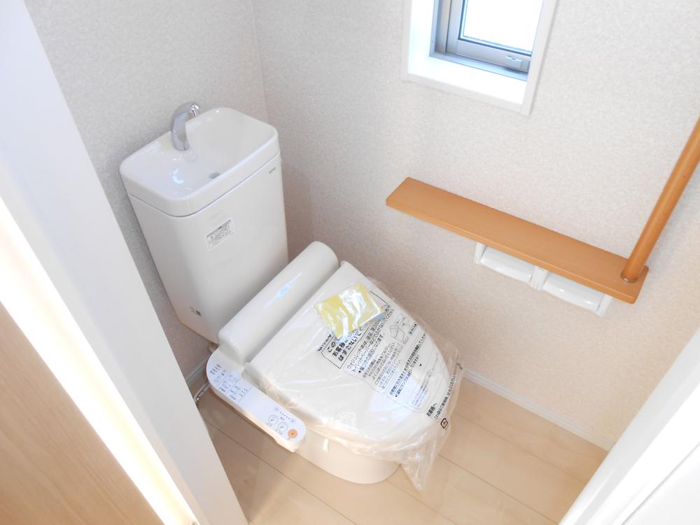 Toilet. Indoor (12 May 2013) Shooting