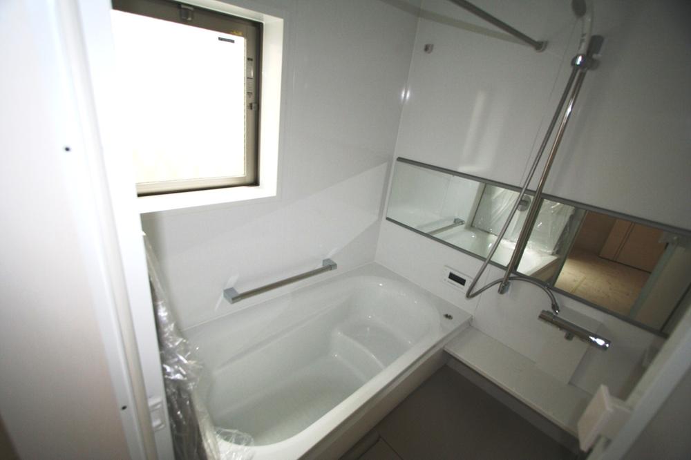 Bathroom. Local (July 2013) Shooting