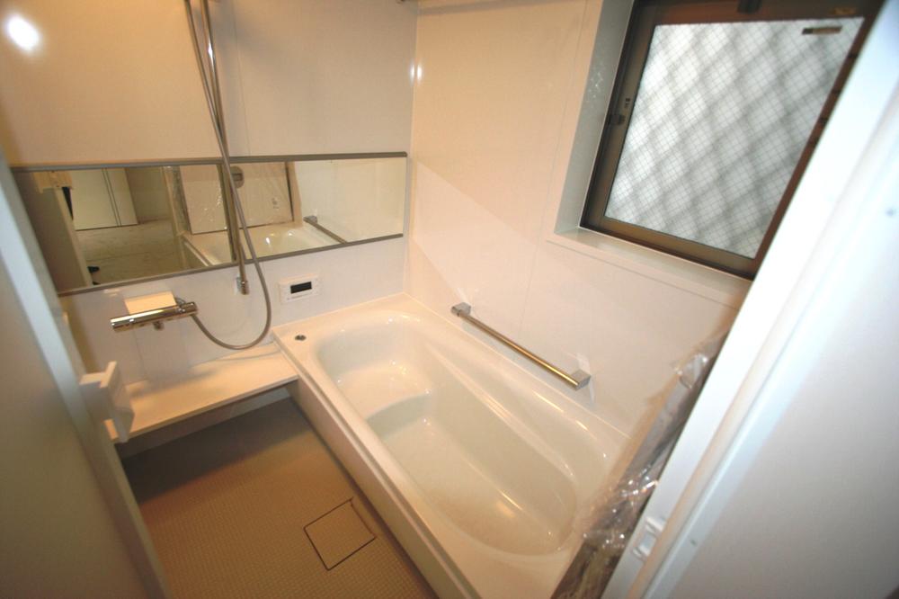 Bathroom. Local (July 2013) Shooting