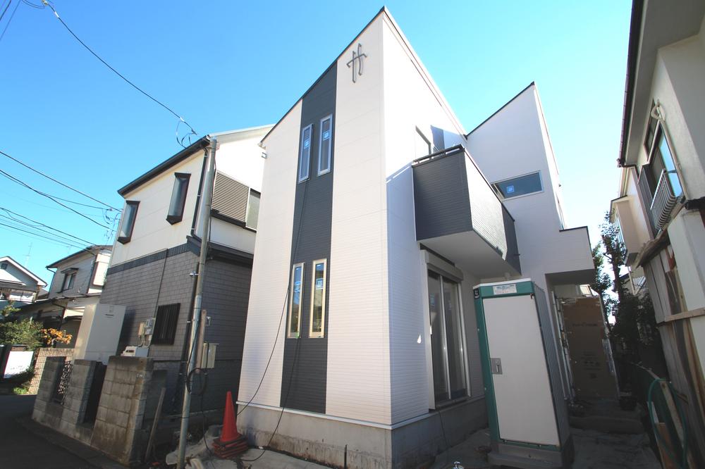 Local appearance photo. Local (11 May 2013) Shooting