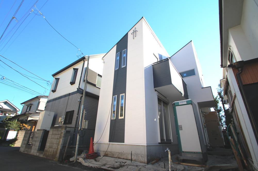 Local appearance photo. Local (11 May 2013) Shooting