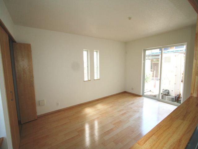 Same specifications photos (living). Same specifications