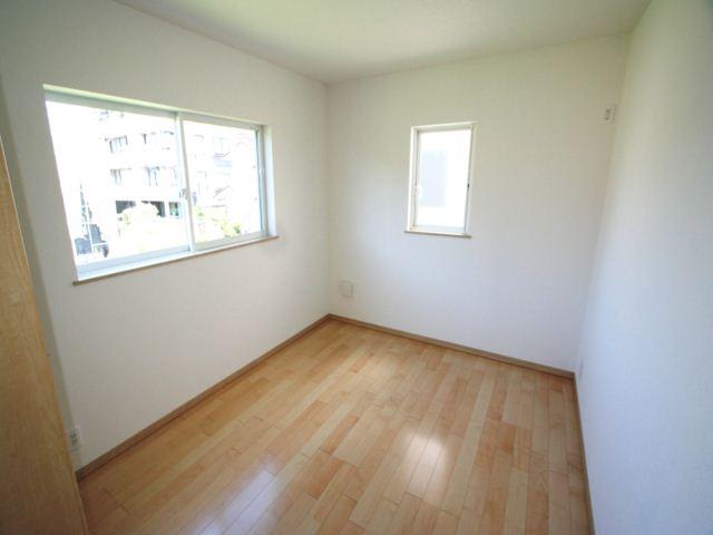 Same specifications photos (Other introspection). Same specifications