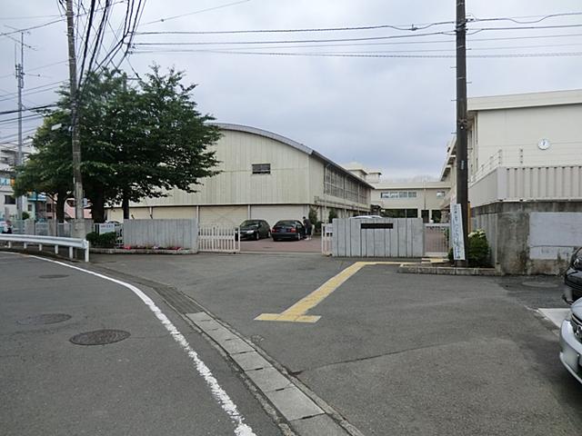 Junior high school. 856m to Sagamihara Municipal Shinmachi junior high school