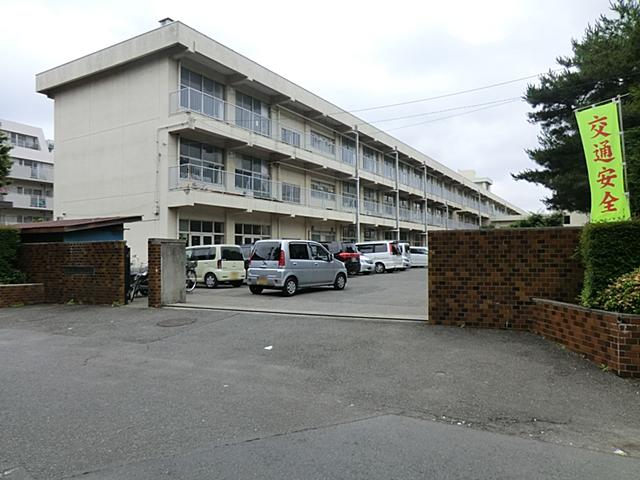 Primary school. 818m to the die elementary school in Sagamihara Tatsutsuru